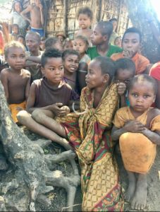 apprenons aux enfants à planter des arbres